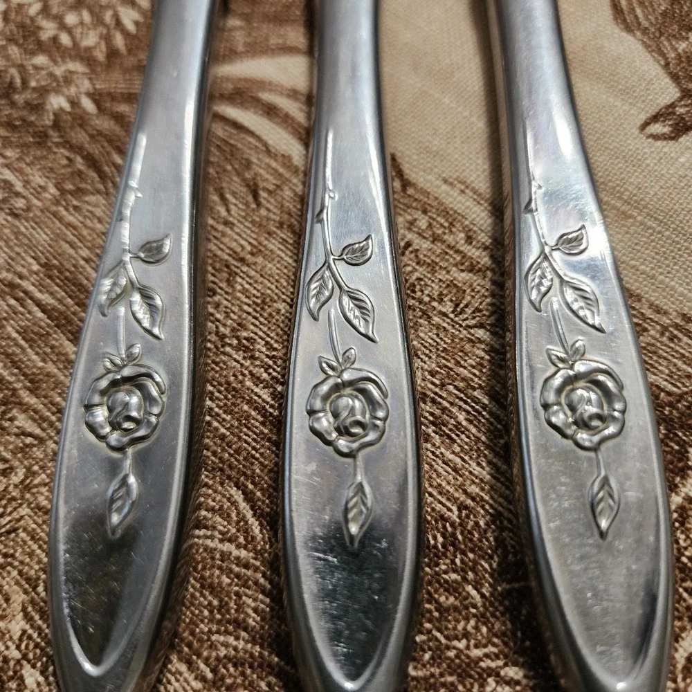 3 x Oneida Community MY ROSE Stainless Steel Hollow‎ Handle Dinner Knives 8 1/2